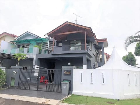 OYO 90476 Casa Azlinda Muslim Homestay I Hôtel in Johor Bahru