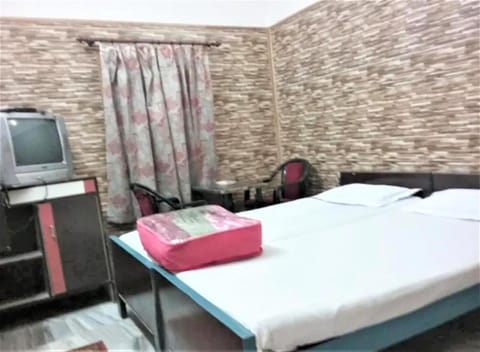 Goroomgo Teerth Guest House Varanasi Near Temple and Ganga Ghat Vacation rental in Varanasi