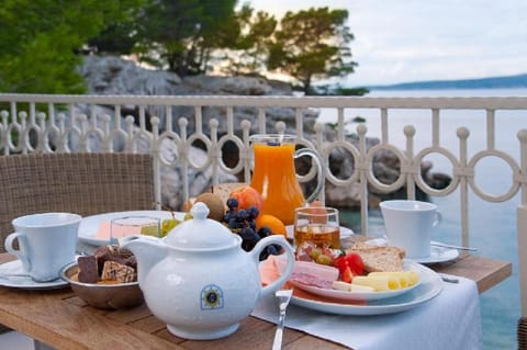 Hotel Sunceva Postelja Brela - Luxury studio with balcony and side sea view Vacation rental in Brela