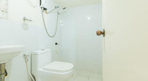 Skyleigh Apartelle by RedDoorz Vacation rental in Iloilo City