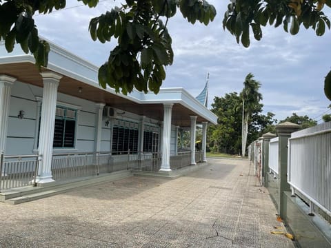 OYO 91152 Villa Flamboyan Location de vacances in Padang