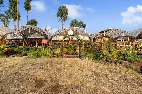 OYO Homes 91156 Eco Tourism Big Farmer Desa Kertawangi Syariah Hotel in Parongpong