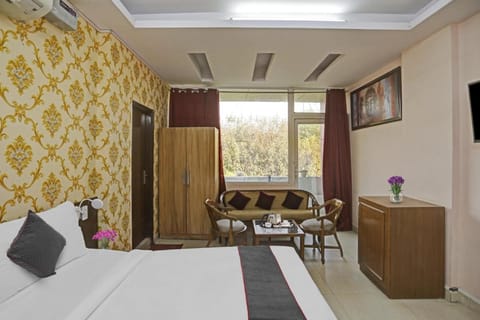 Collection O 88018 Shivam Guest House Near Dilli Haat INA Hotel in New Delhi