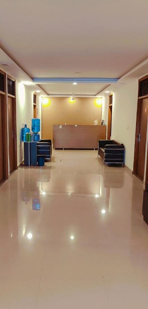 OYO Hotel Happy Stay Inn Near Badarpur Border Metro Station Hotel in Noida