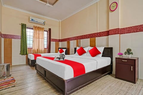 Capital O 87285 Highway Inn Hotel in Kochi