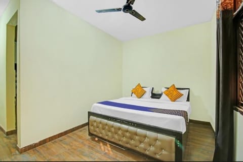 OYO The New View Hotel Near Dwarka Mor Metro Station Hotel in New Delhi