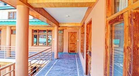 Capital O 87031 Hotel R B Vacation rental in Manali