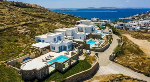 Stunning Villa with Pool in Mykonos! Condo in Agios Ioannis Diakoftis