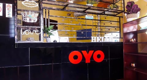 Super OYO 90516 Hotel Night Queen salak Tinggi Vacation rental in Negeri Sembilan, Malaysia