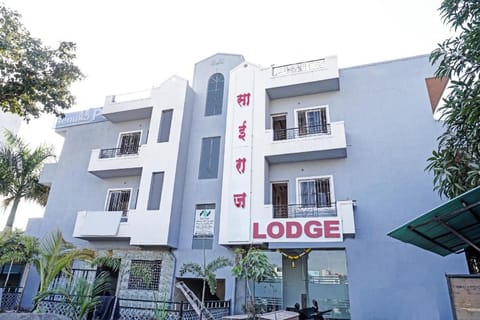 Collection O 86283 Sai Raj Lodge Vacation rental in Pune