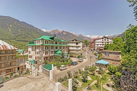 Capital O 88804 Hotel Narayan Hotel in Manali