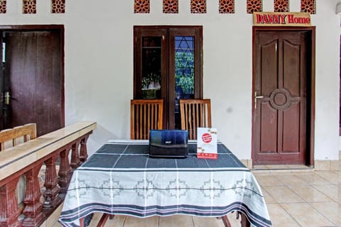 SPOT ON 91982 Dani Homestay Vacation rental in Lingsar