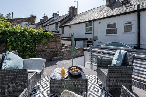 Conwy House Vacation rental in Gyffin
