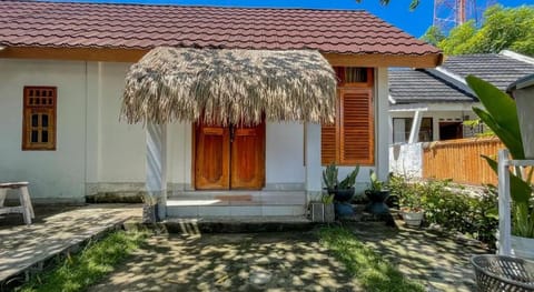 Aira Homestay near Pantai Kuta Mandalika Mitra RedDoorz Vacation rental in Pujut