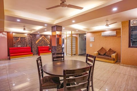 HOTEL THE PARADISE Near Apollo Hospital Vacation rental in Noida