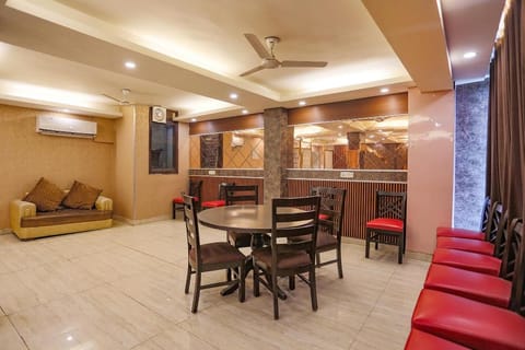 HOTEL THE PARADISE Near Apollo Hospital Vacation rental in Noida