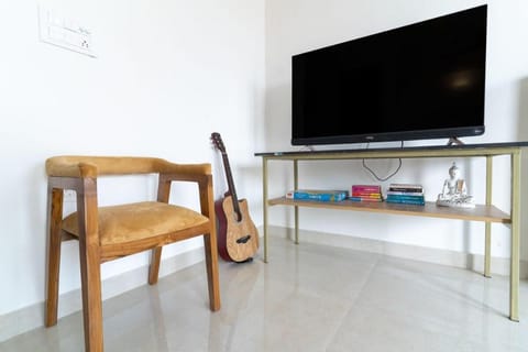 Bricks3 ! Stylish Furnished,1BHK with Living for 4 Condominio in Dehradun