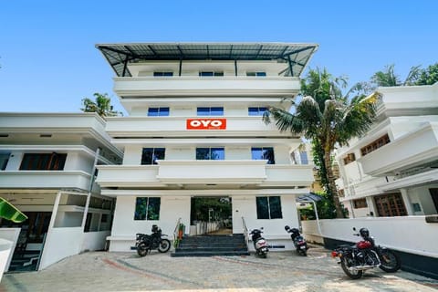OYO Krishnakripa Lodge Ac & Non Ac Vacation rental in Kochi