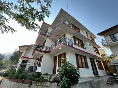 D-wine Stay Bed and Breakfast in Manali