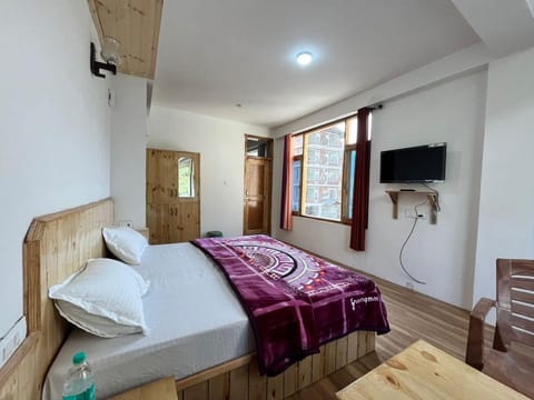 D-wine Stay Bed and Breakfast in Manali