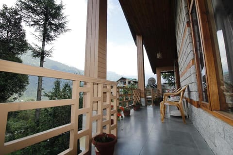 Bliss and Blossom Cottage, Manali Villa in Manali