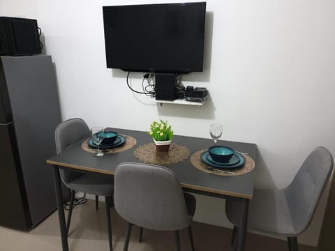 The room is homey comfortable clean accessible  Condo in Pasay