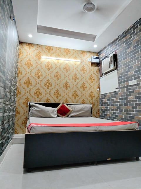 OYO Golden Stay Near Dlf Avenue Saket Hotel in New Delhi