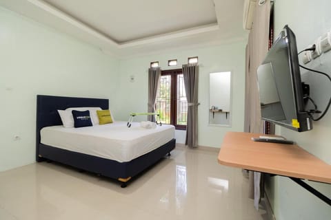 Urbanview Hotel Kampung Istal Megamendung Puncak by RedDoorz Vacation rental in Cisarua