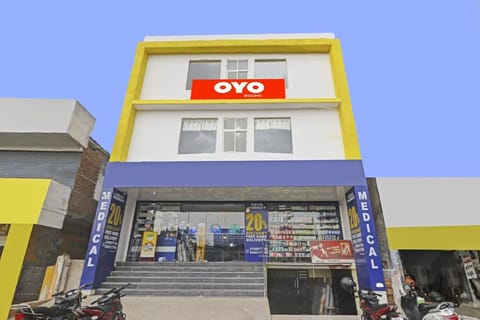 OYO Hotel R Square Hotel in Hyderabad