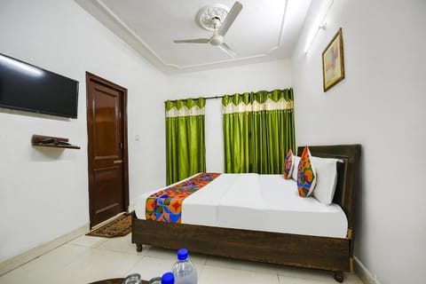 FabExpress Diamond Sec 45 Vacation rental in Chandigarh