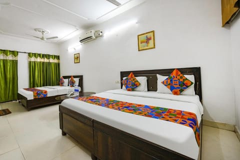 FabExpress Diamond Sec 45 Vacation rental in Chandigarh