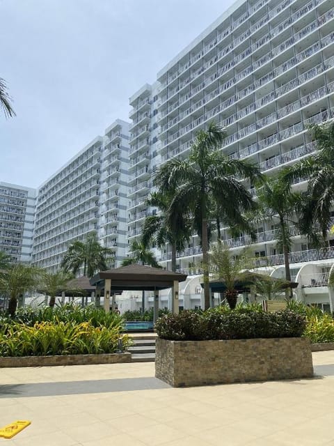Qian Staycation @ MOA Shell Residences A1040 Condo in Pasay