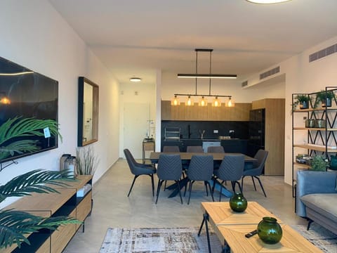 Brand New 3 Bedroom Apartment in Shalem Tower Vacation rental in Jerusalem