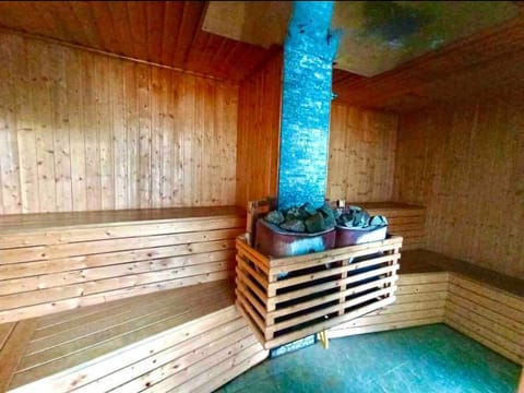 loft with bathtub walk to beach Condo in Kamala