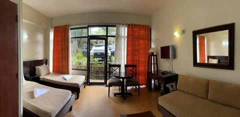 Baguio 3 pax Gardenville Hotel Foggy Cold Breeze Appartement in Baguio