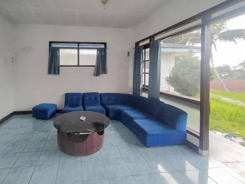 Hotel Lembah Nyiur Cikopo Mitra RedDoorz Vacation rental in Cisarua