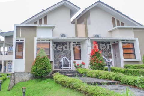 InCottage Cisarua Puncak Mitra RedDoorz Vacation rental in Cisarua