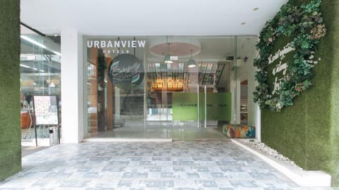 UrbanView @ Lacson Street Bacolod City by RedDoorz Vacation rental in Bacolod