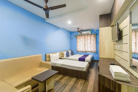 Hotel Blue Abedin Bed and Breakfast in Kolkata