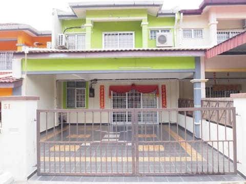 OYO Homes 90575 CK Bahau Homestay Hotel in Bahau