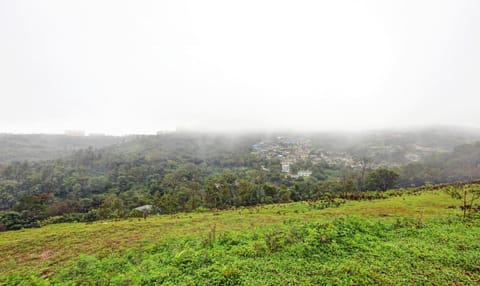 Itsy By Treebo - Iha Comforts With Mountain View Hotel in Madikeri