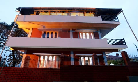 Itsy By Treebo - Iha Comforts With Mountain View Hotel in Madikeri