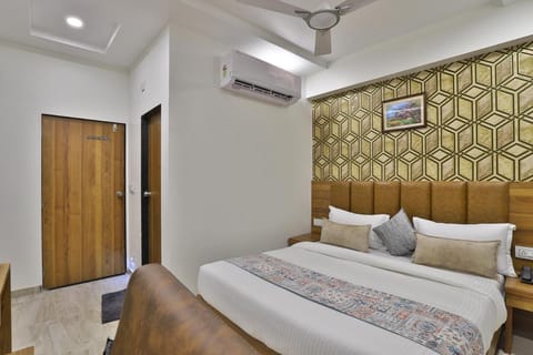 Hotel Red Rose Hotel in Ahmedabad