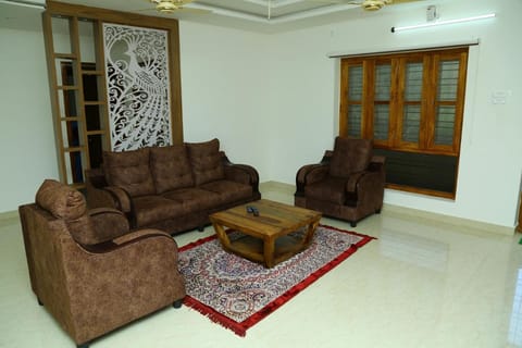 Ameya Homestays Brand New Fully Furnished 3BHK & 2BHK Apartments. Vacation rental in Tirupati