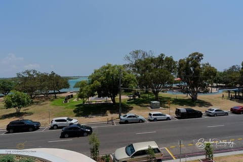 RIVERFRONT BREEZE @ The Cosmopolitan Unit10307 Vacation rental in Maroochydore