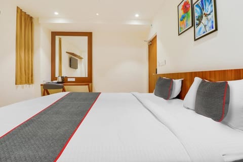 Super OYO Townhouse 1144 Hotel 7 Lamps Hotel in Visakhapatnam