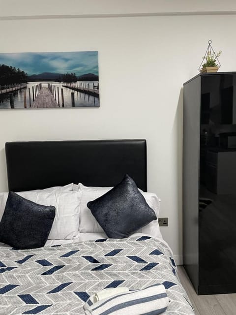 BV Lush Studio At Queensgate Huddersfield Town Centre Vacation rental in Huddersfield