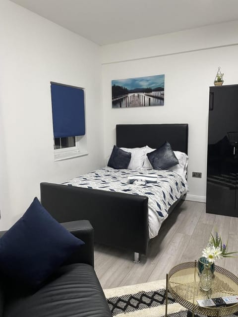 BV Lush Studio At Queensgate Huddersfield Town Centre Vacation rental in Huddersfield