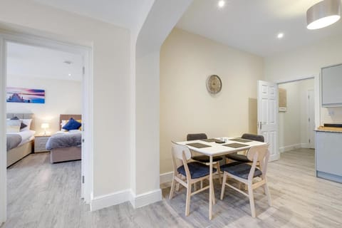 The Norfolk - comfortable 1 Bedroom Apts with Parking, Maidenhead by 360Stays Apartment in Maidenhead