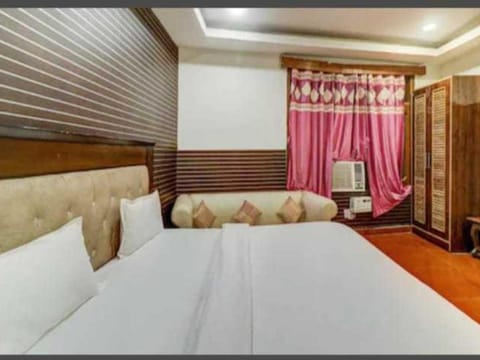 OYO Hotel New Royal Plaza Hotel in Chandigarh